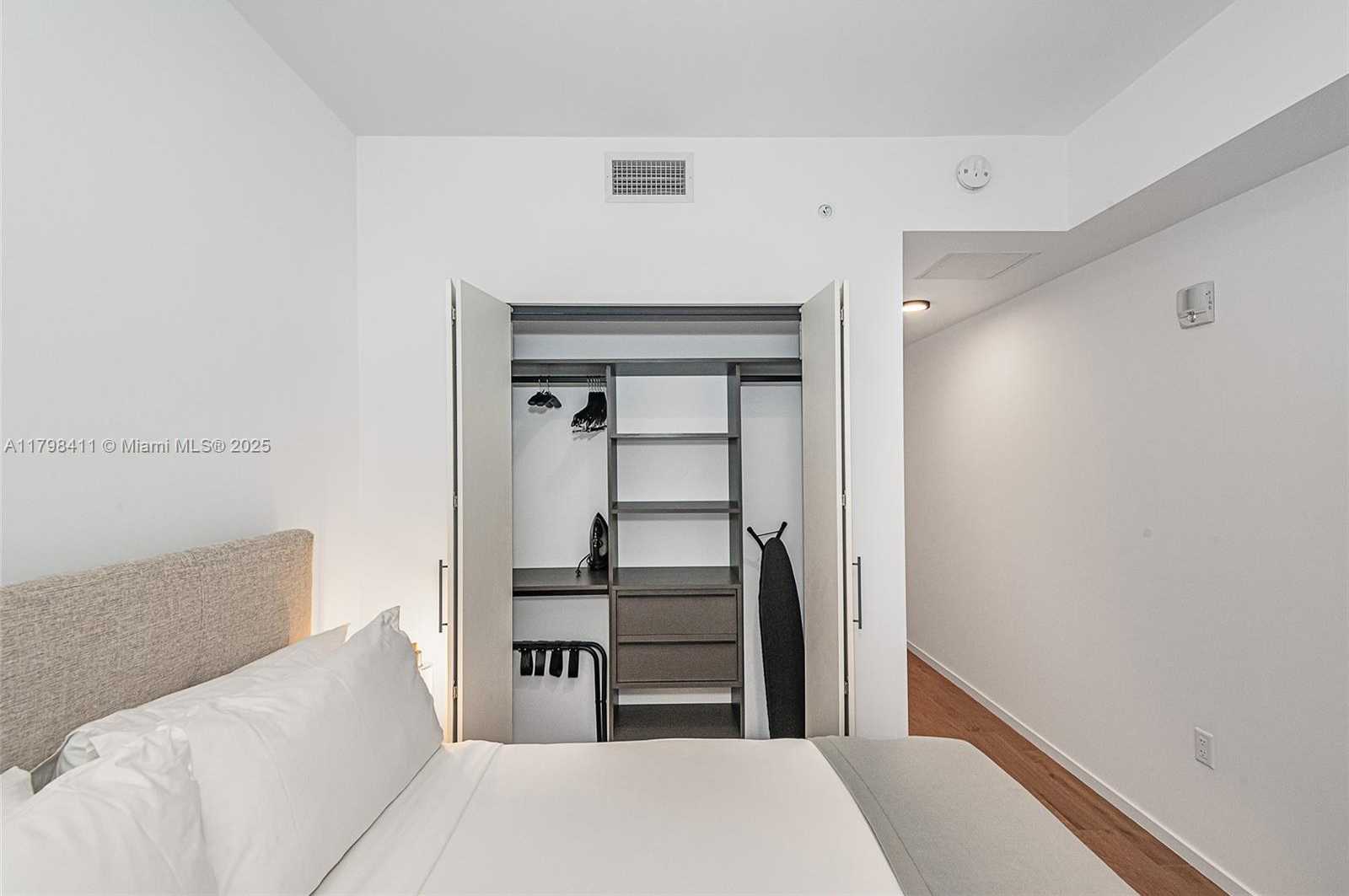 Small Image of 398 NORTH EAST 5TH ST #2415, Miami Number 22