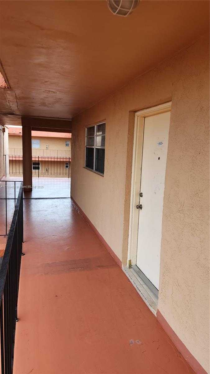 Small Image of 1810 WEST 56TH ST #3420, Hialeah Number 2
