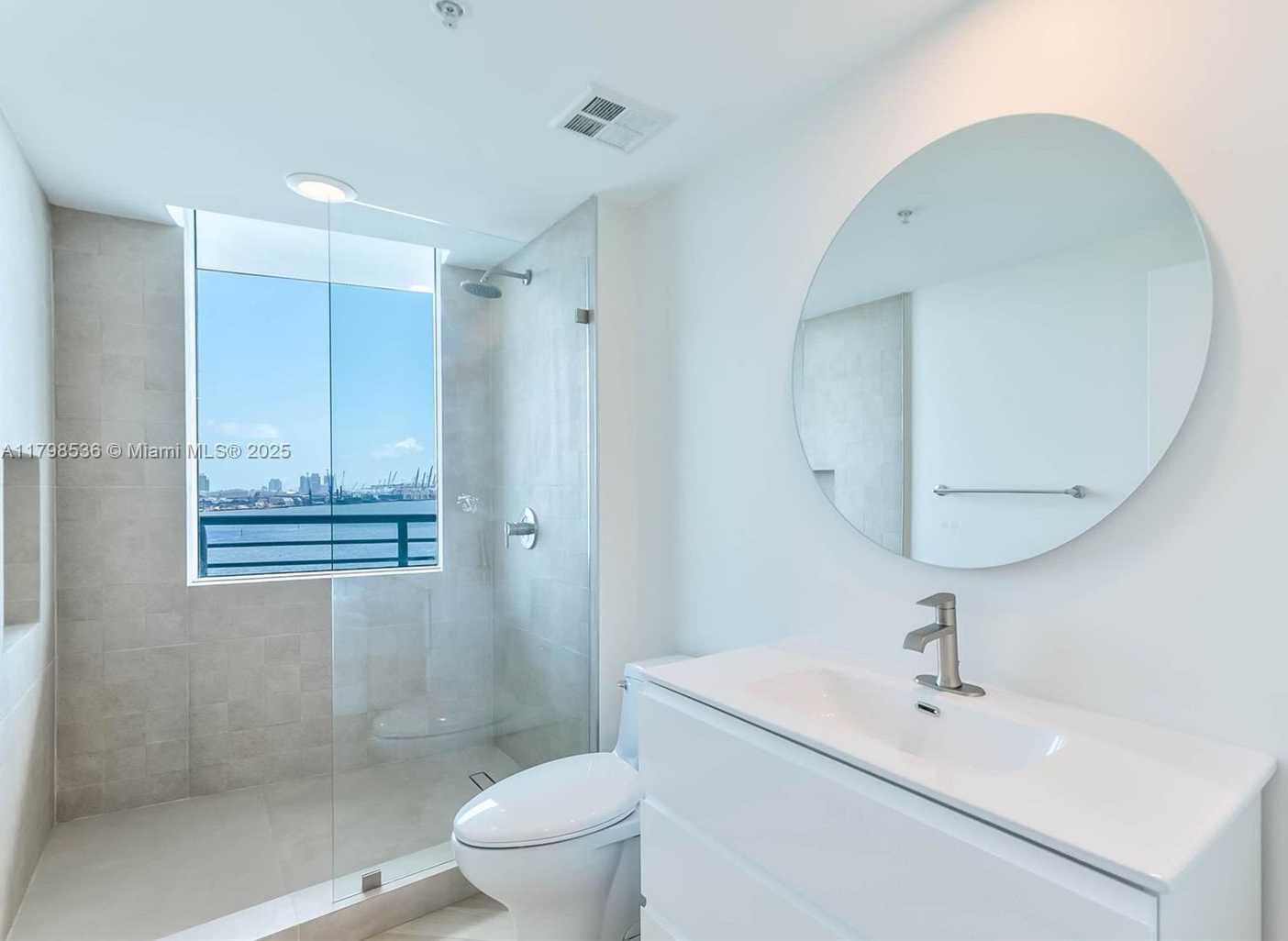 Small Image of 335 Biscayne Blvd, Miami, FL 33132, USA Number 10