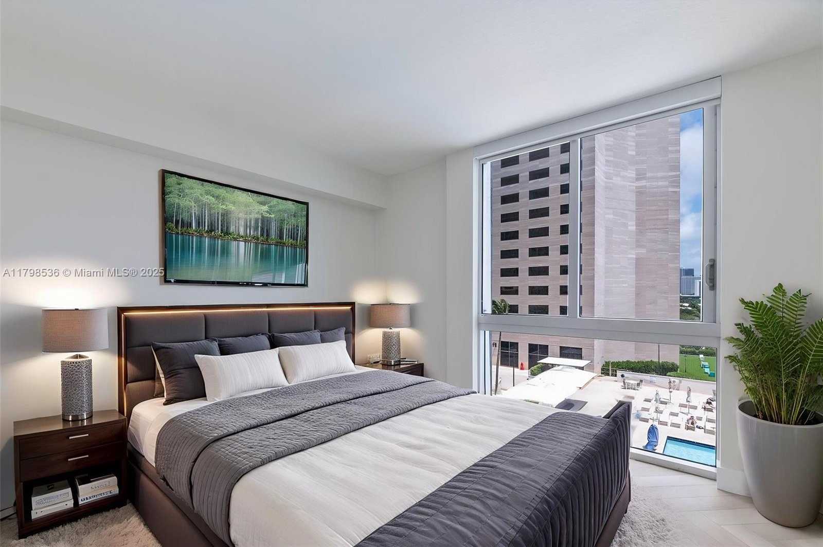 Small Image of 335 Biscayne Blvd, Miami, FL 33132, USA Number 11