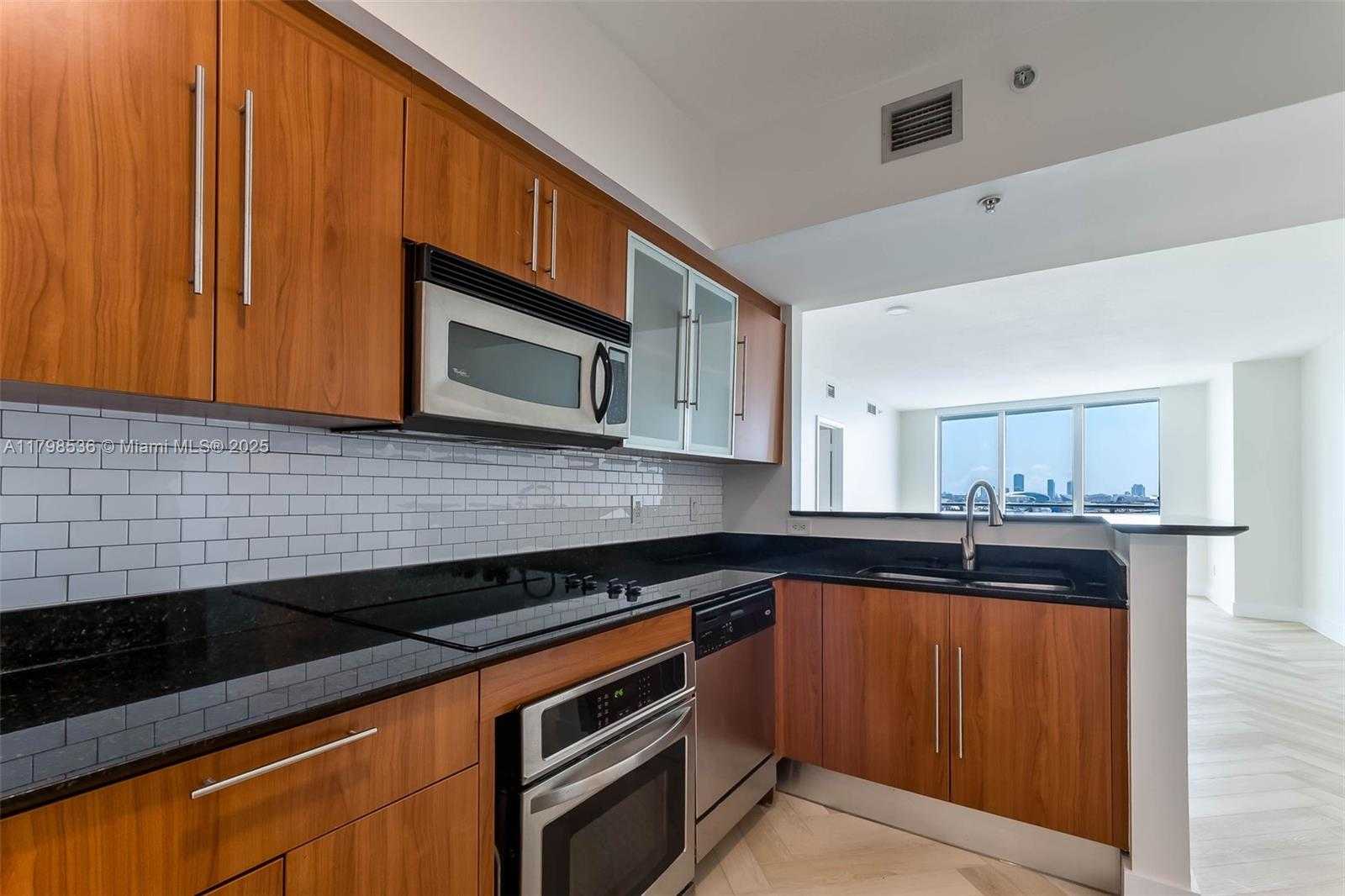 Small Image of 335 Biscayne Blvd, Miami, FL 33132, USA Number 2