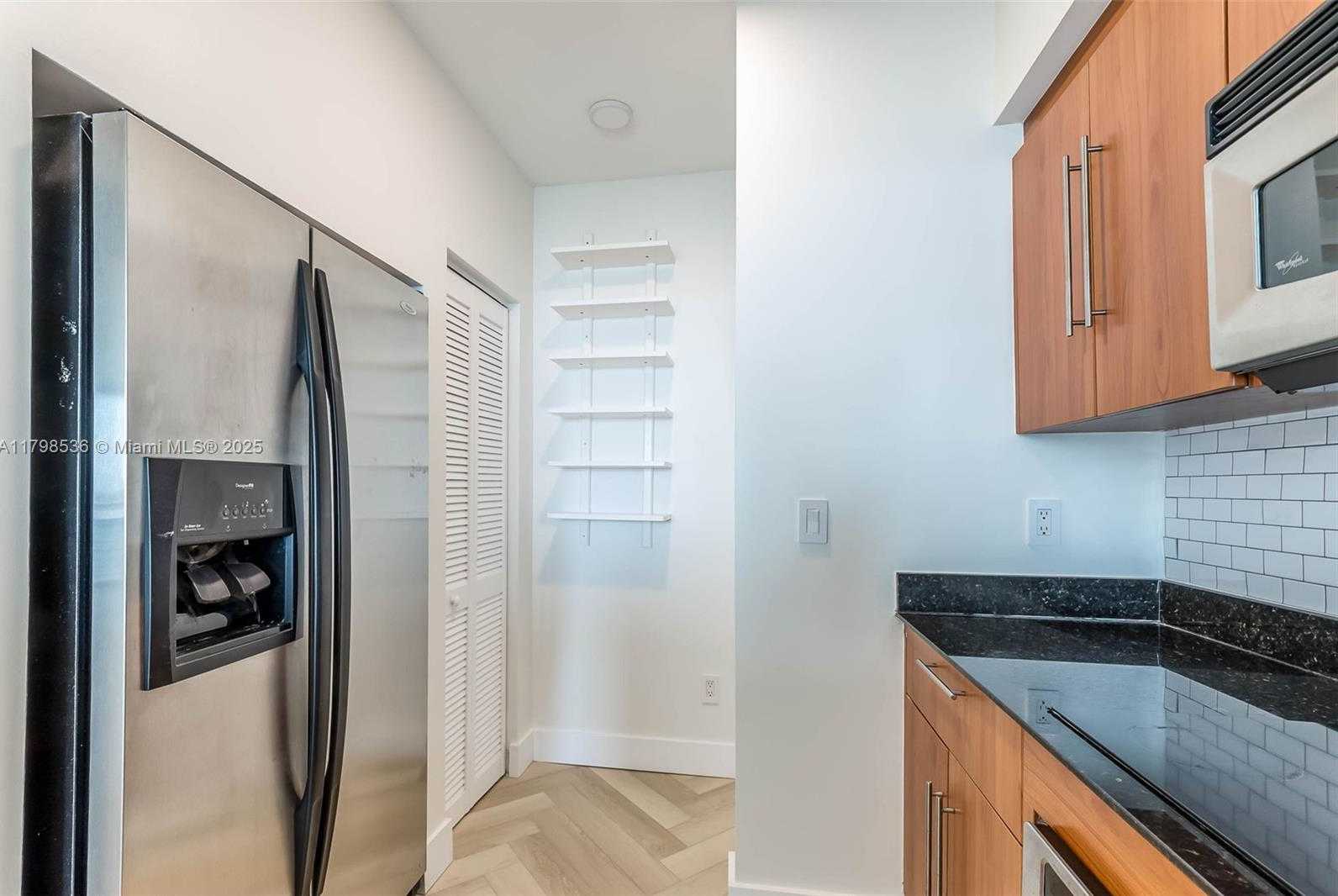 Small Image of 335 Biscayne Blvd, Miami, FL 33132, USA Number 5