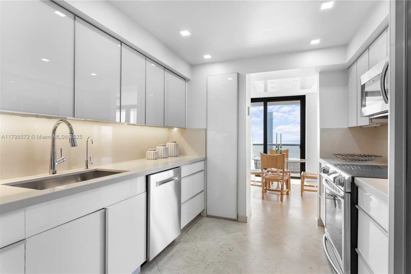Small Image of 19667 TURNBERRY WAY #27-K, Aventura Number 13