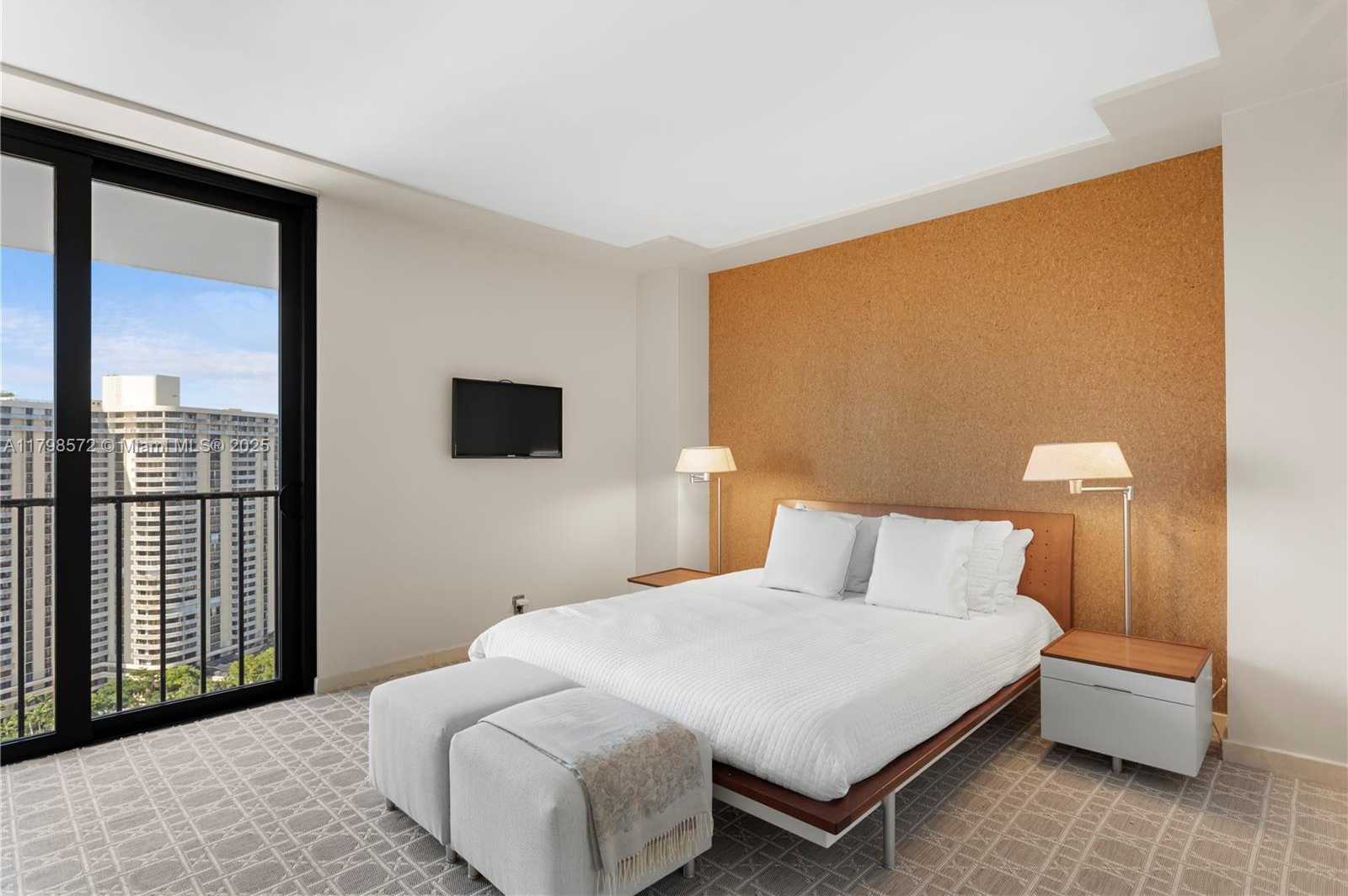 Small Image of 19667 TURNBERRY WAY #27-K, Aventura Number 20