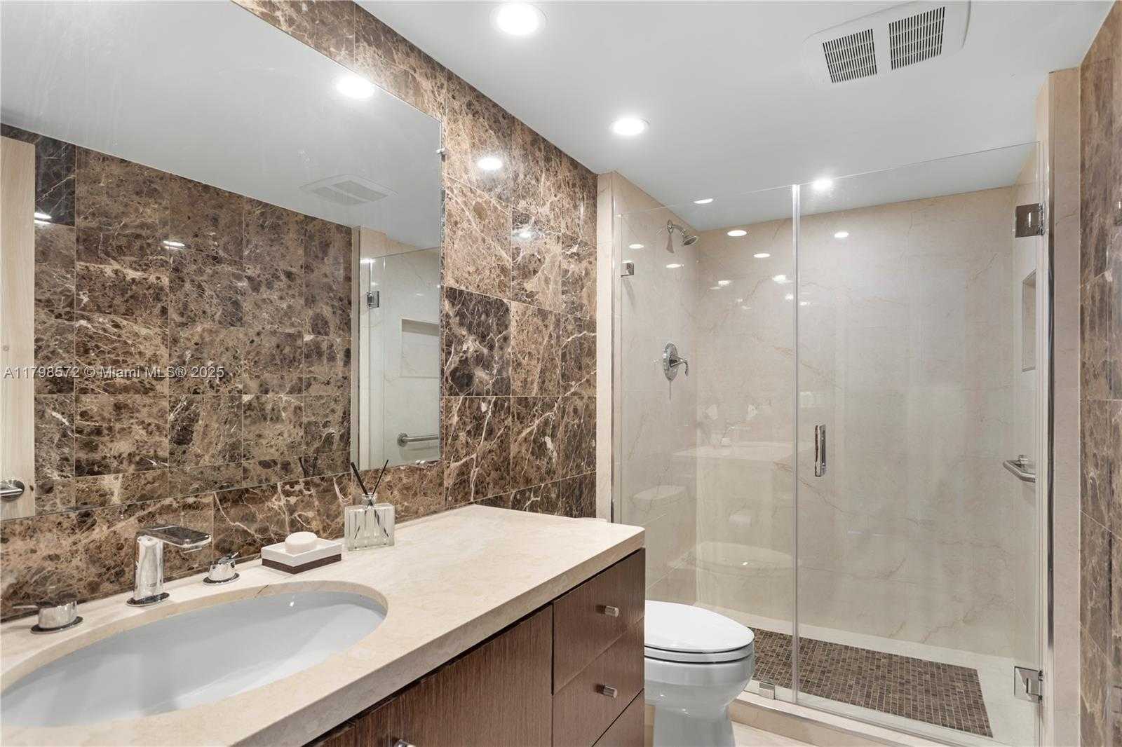 Small Image of 19667 TURNBERRY WAY #27-K, Aventura Number 21