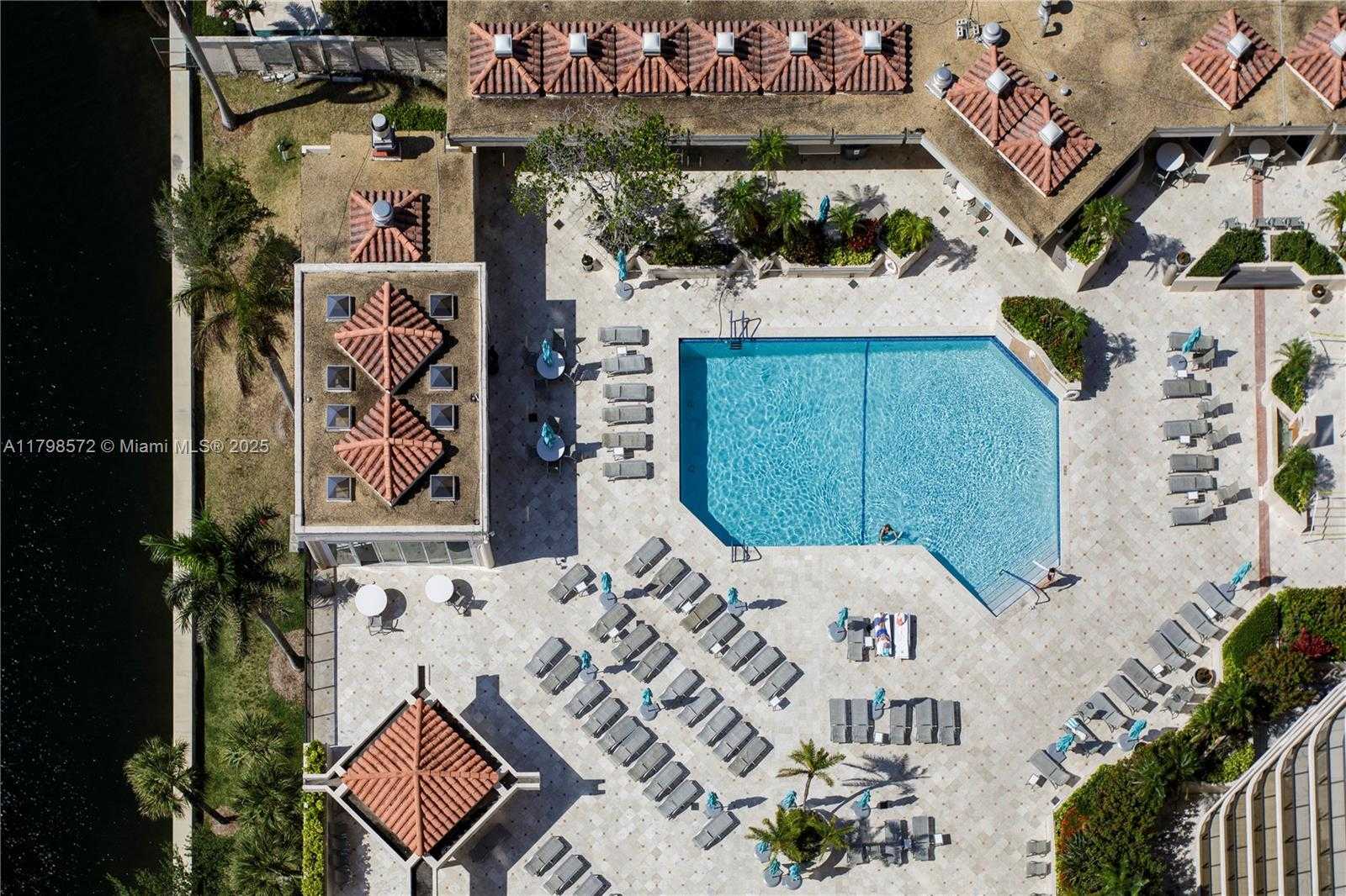 Small Image of 19667 TURNBERRY WAY #27-K, Aventura Number 24