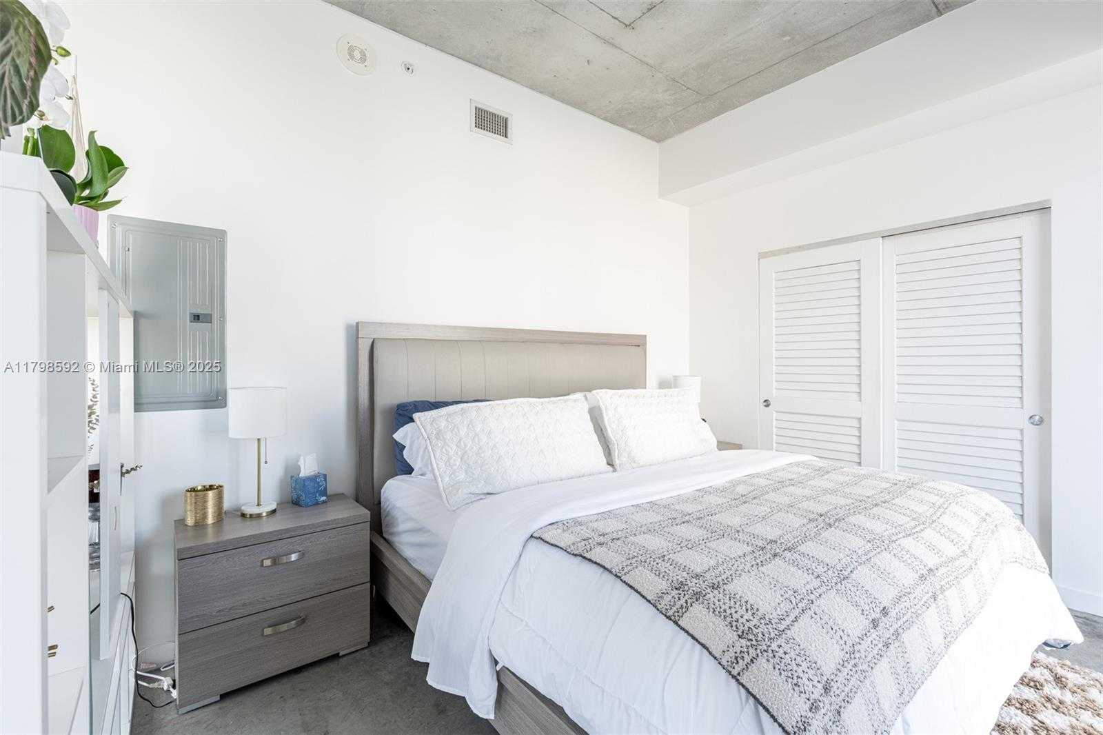 Small Image of 151 SOUTH EAST 1ST ST #1610, Miami Number 12