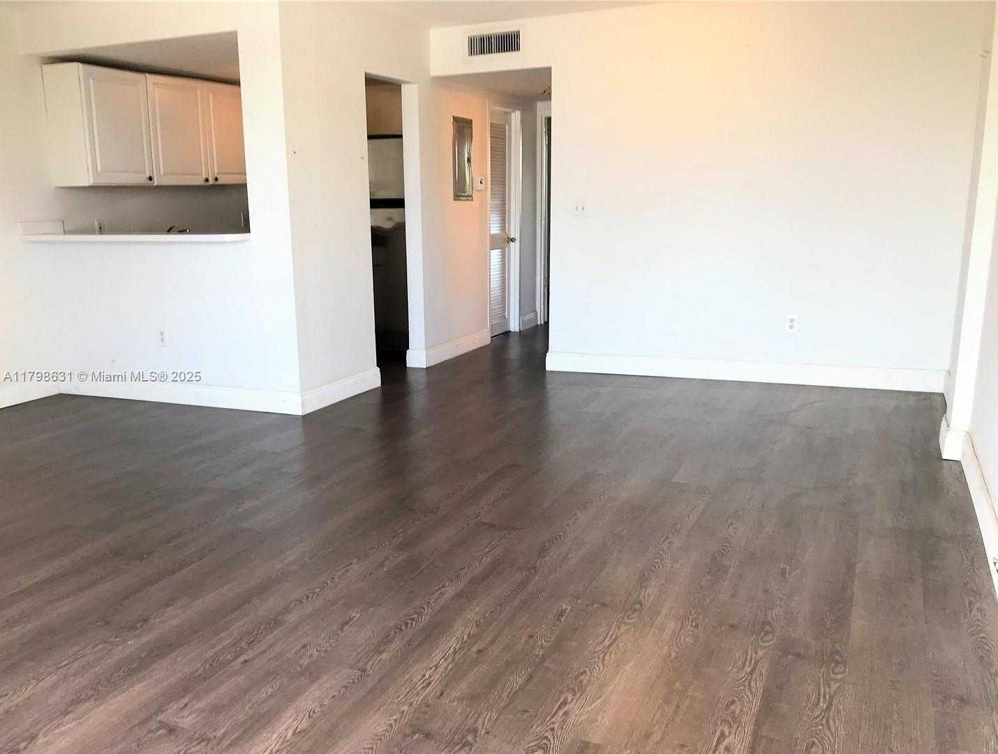Small Image of 1100 ALTON RD #3D, Miami Beach Number 4