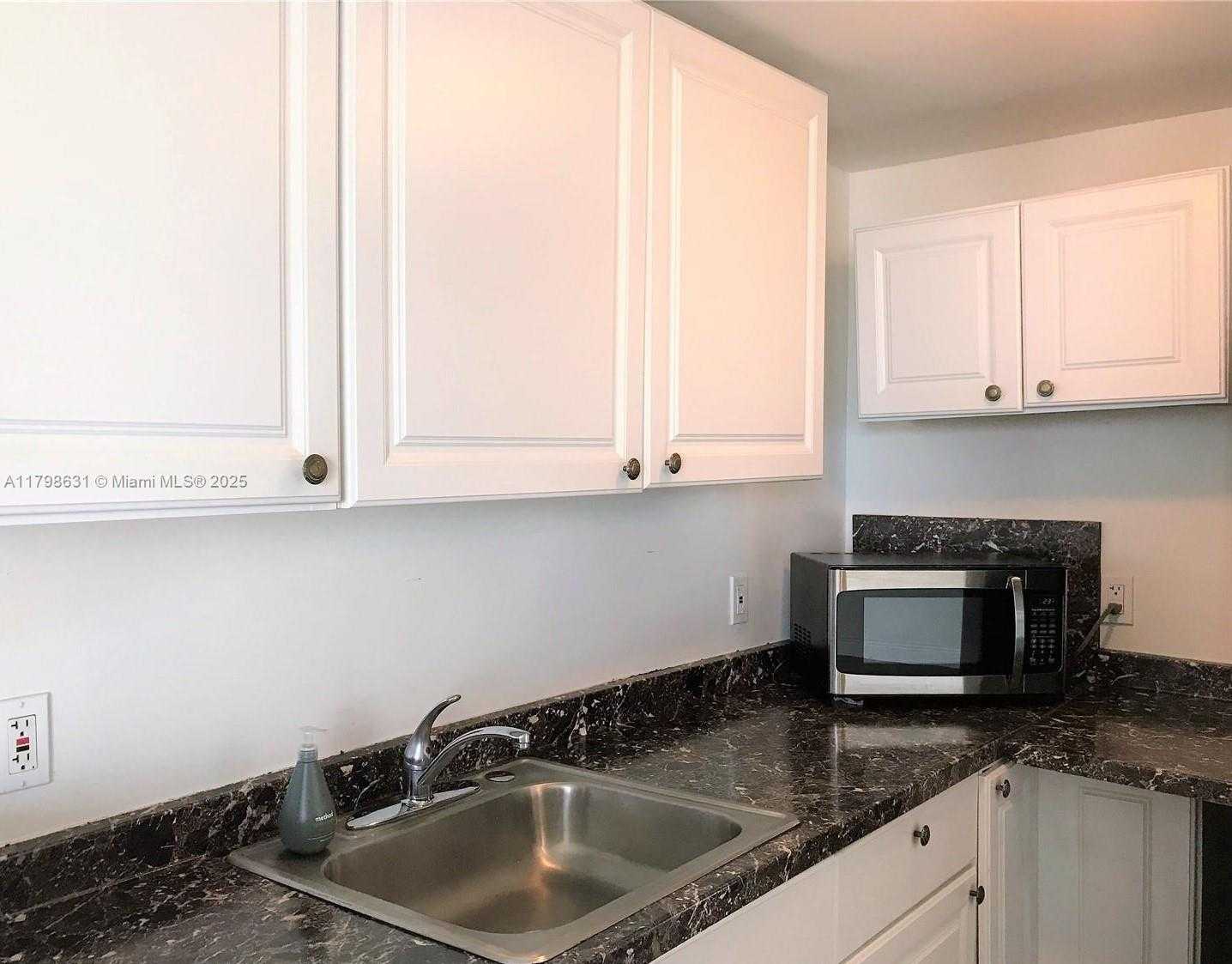 Small Image of 1100 ALTON RD #3D, Miami Beach Number 9