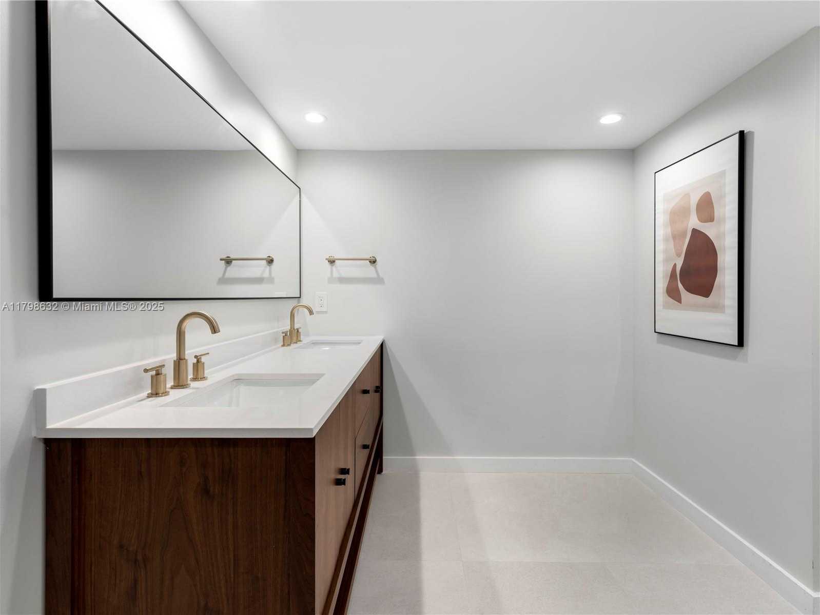 Small Image of 1717 NORTH BAYSHORE DR #A-3737, Miami Number 13