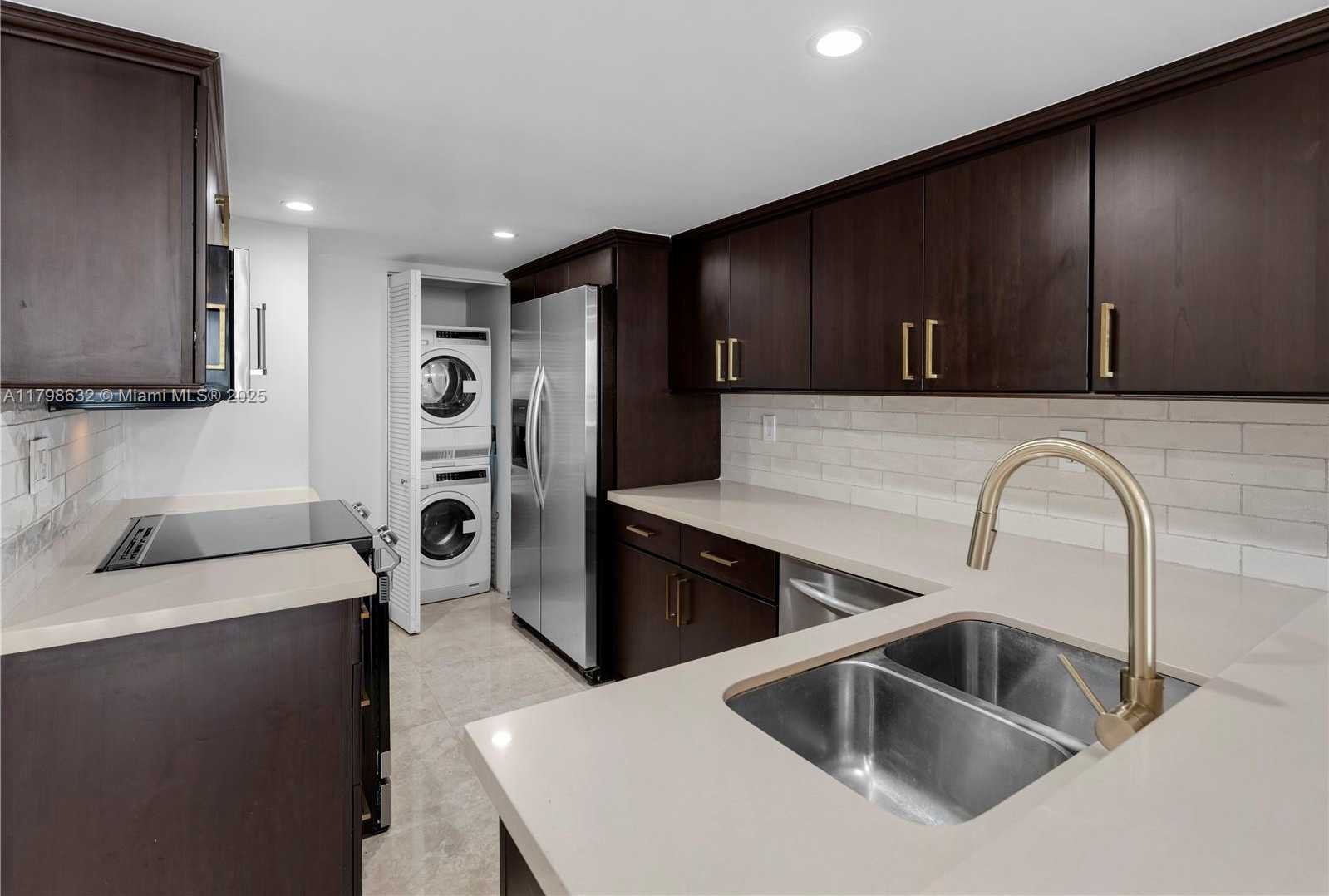 Small Image of 1717 NORTH BAYSHORE DR #A-3737, Miami Number 7