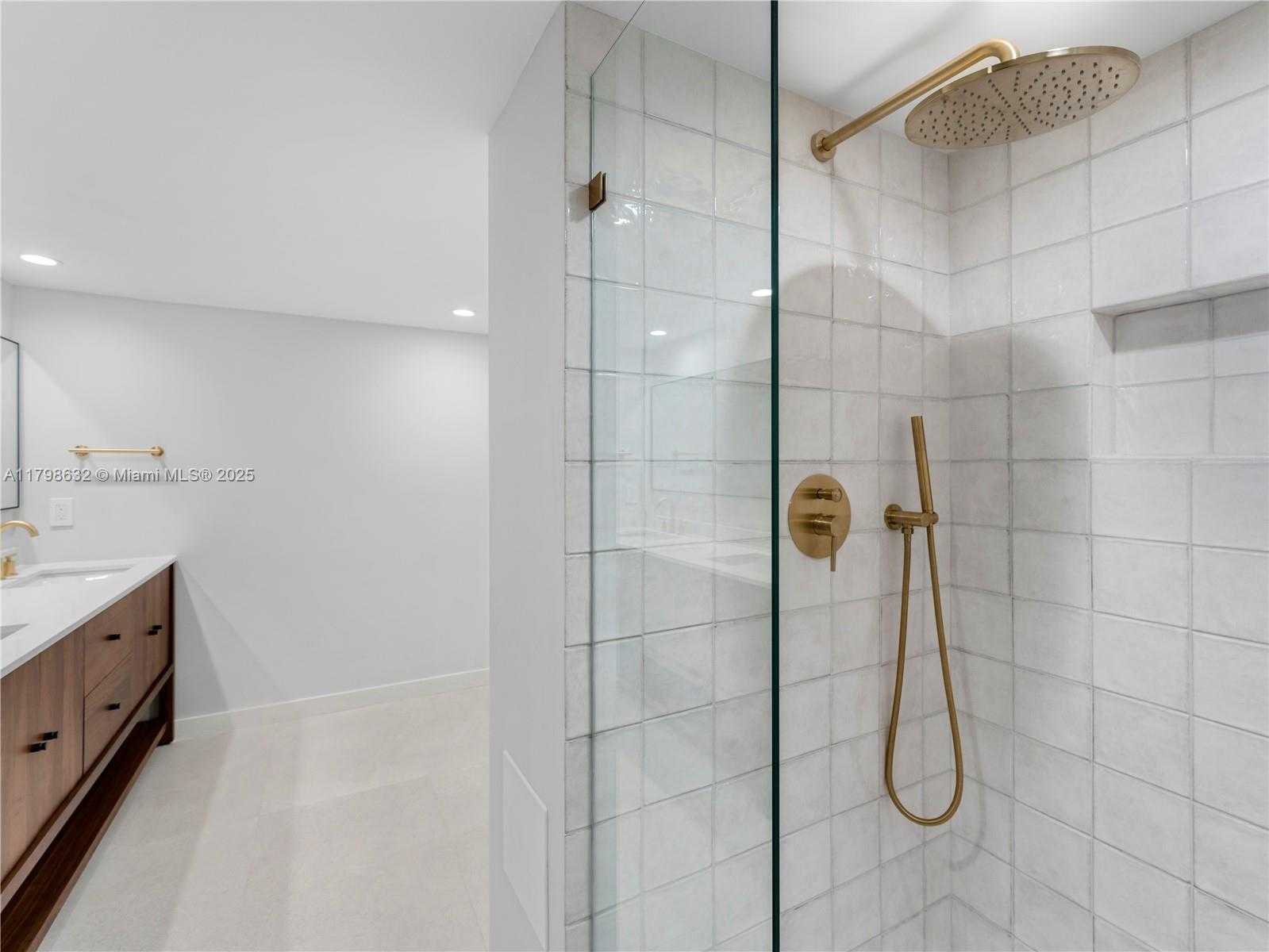 Small Image of 1717 NORTH BAYSHORE DR #A-3737, Miami Number 8