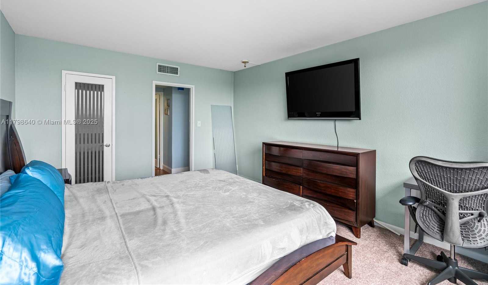 Small Image of 1000 WEST AVE #308, Miami Beach Number 10