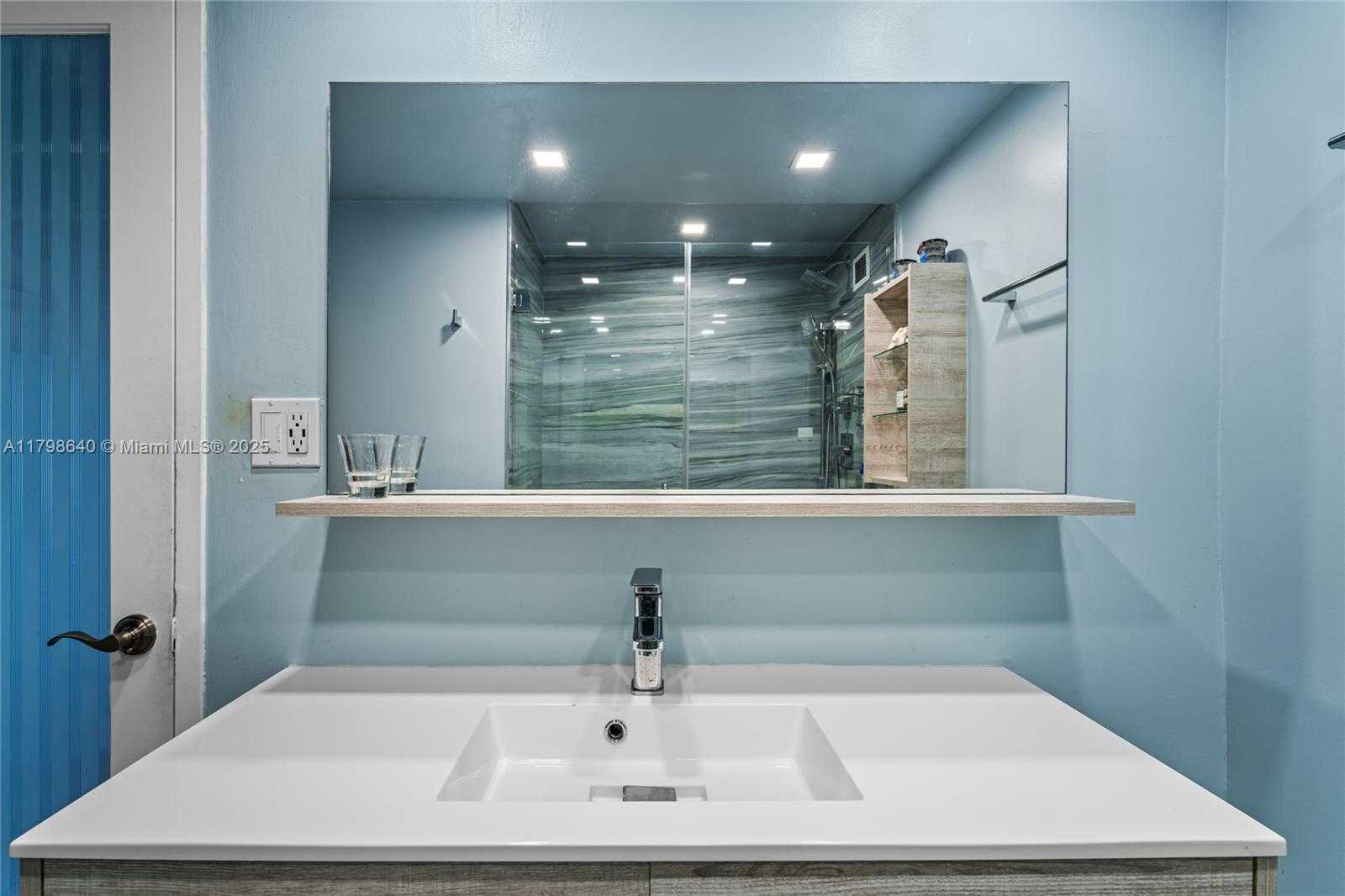 Small Image of 1000 WEST AVE #308, Miami Beach Number 13