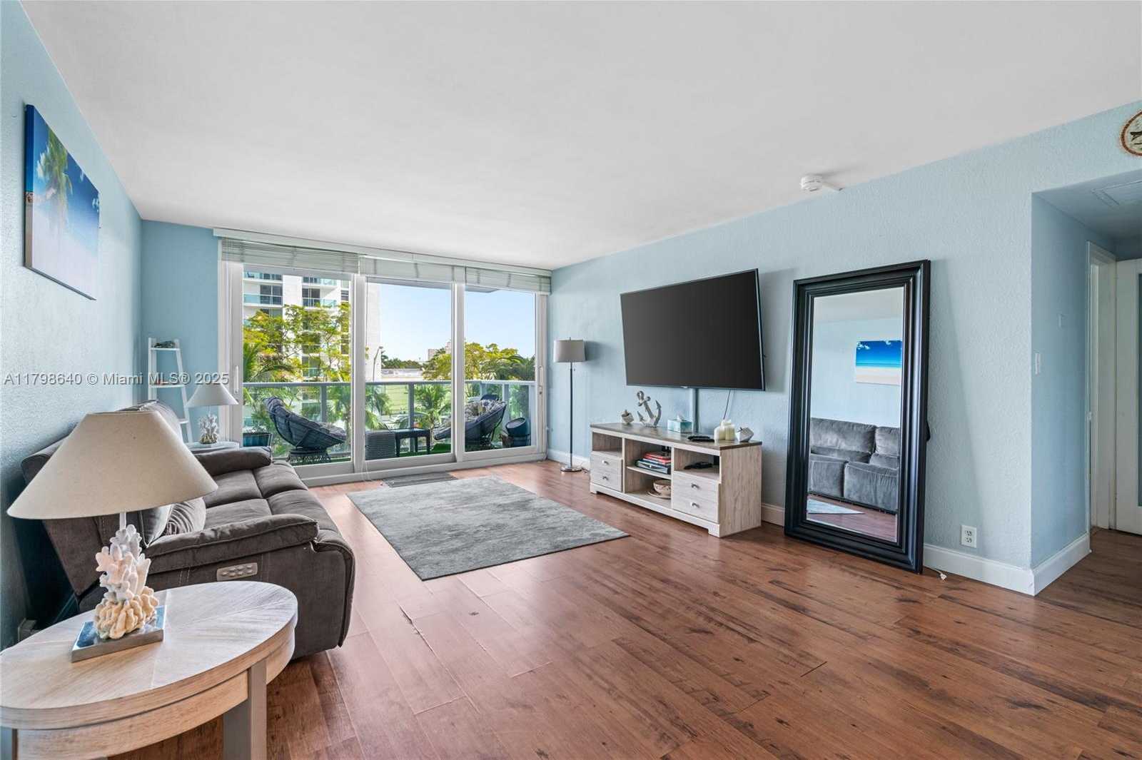 Small Image of 1000 WEST AVE #308, Miami Beach Number 2