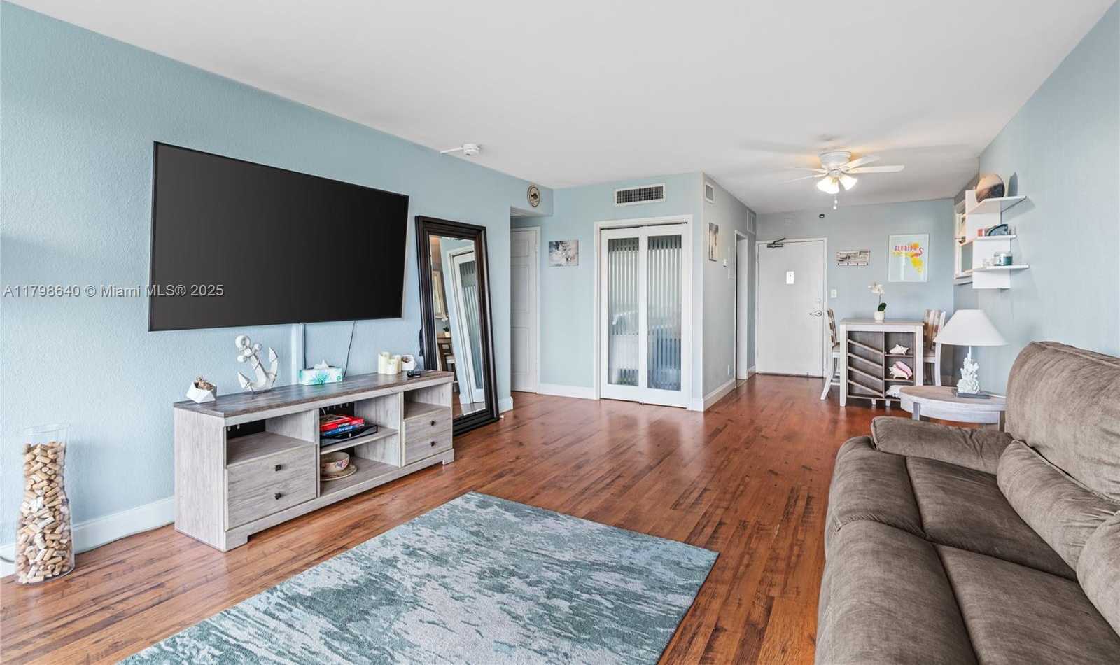 Small Image of 1000 WEST AVE #308, Miami Beach Number 4