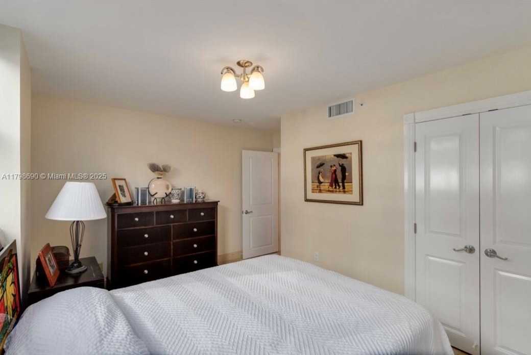 Small Image of 1623 COLLINS AVE #509, Miami Beach Number 16