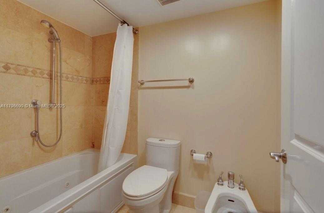 Small Image of 1623 COLLINS AVE #509, Miami Beach Number 20