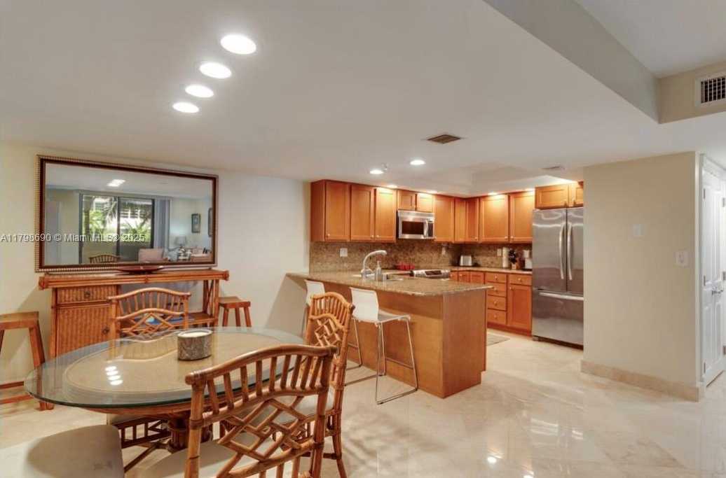 Small Image of 1623 COLLINS AVE #509, Miami Beach Number 3