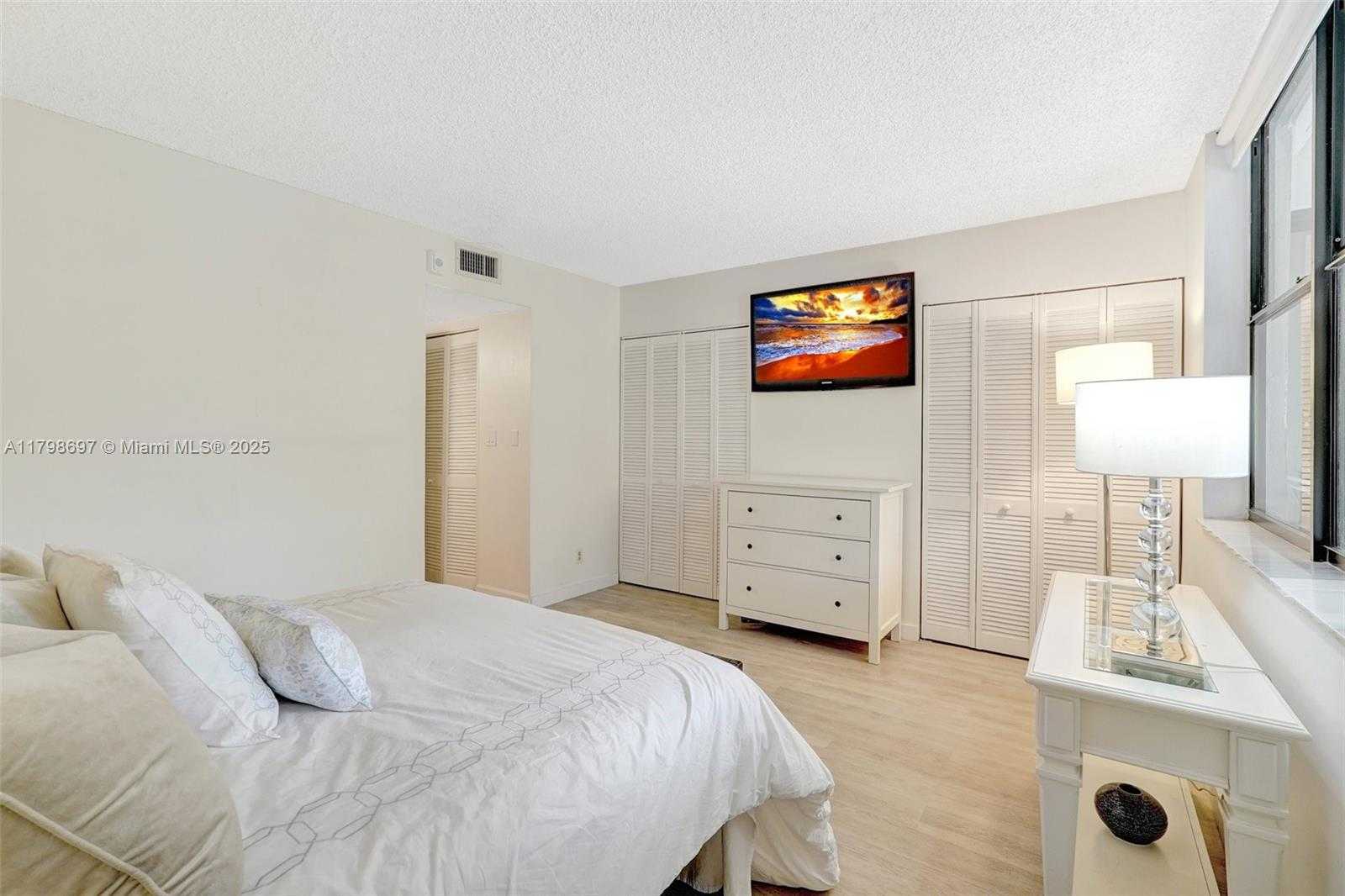 Small Image of 3350 NORTH EAST 192 ST #3G-B, Aventura Number 17