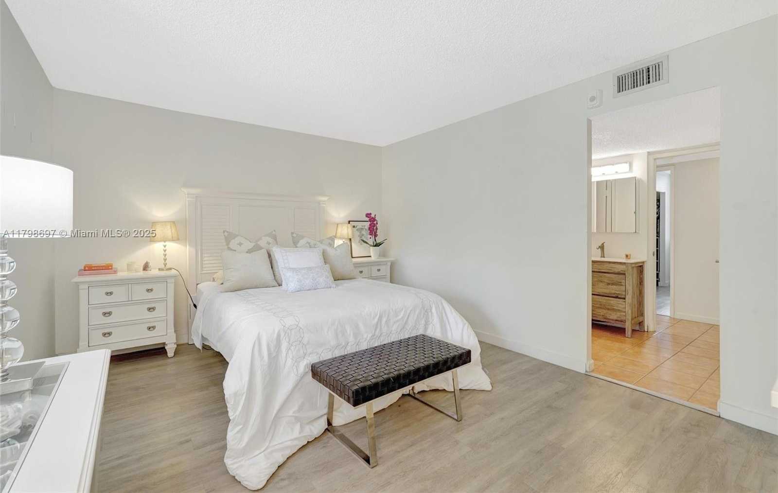 Small Image of 3350 NORTH EAST 192 ST #3G-B, Aventura Number 18