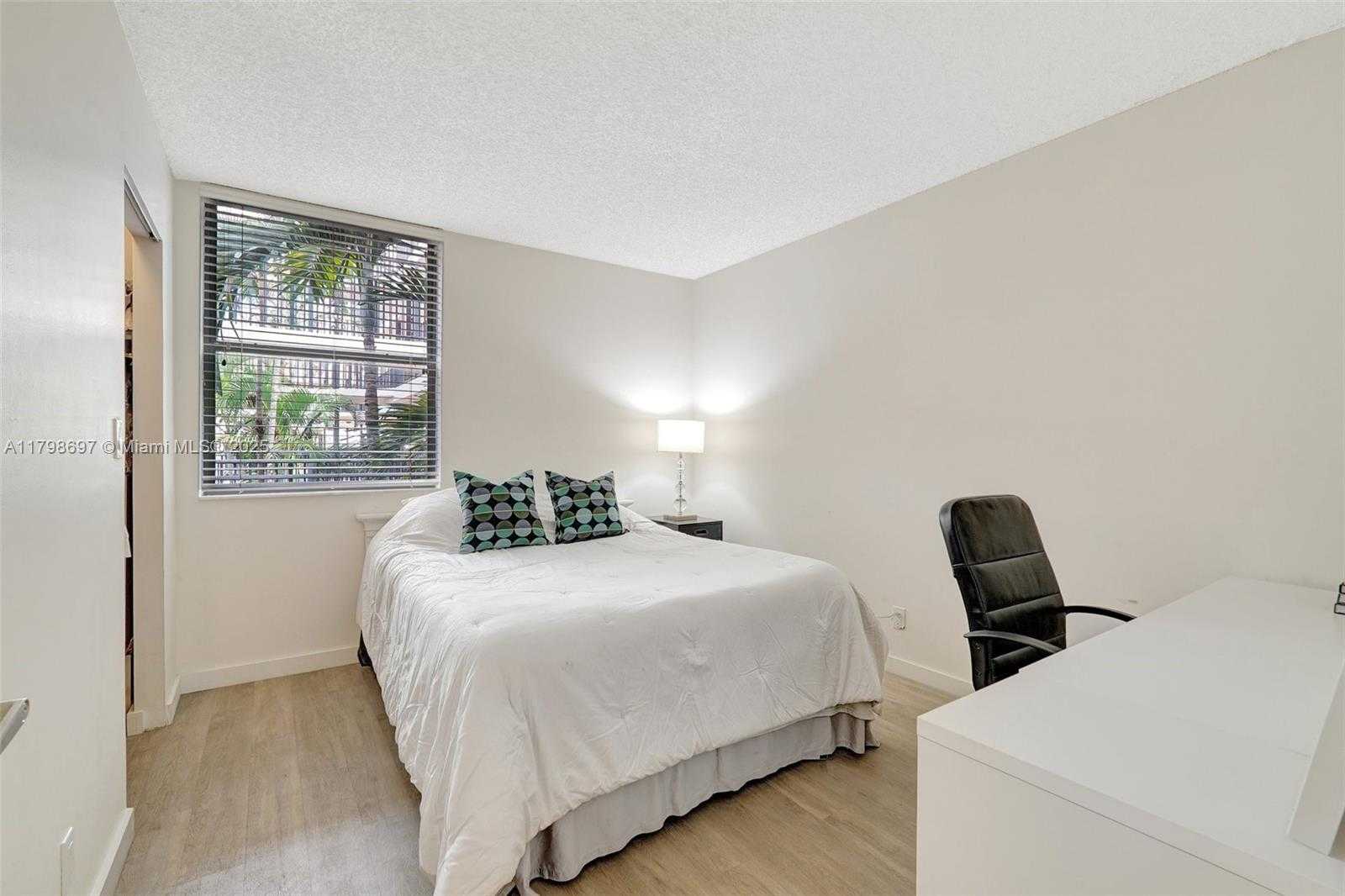 Small Image of 3350 NORTH EAST 192 ST #3G-B, Aventura Number 21