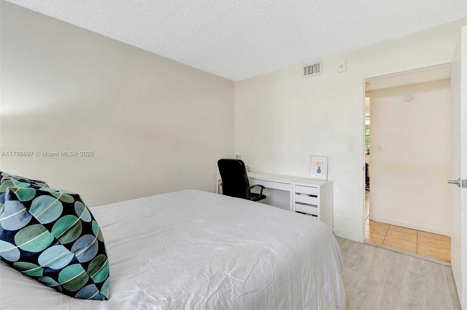 Small Image of 3350 NORTH EAST 192 ST #3G-B, Aventura Number 22