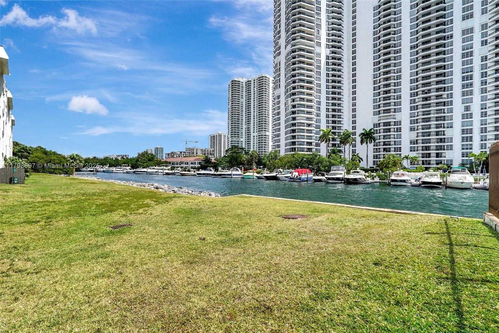 Small Image of 3350 NORTH EAST 192 ST #3G-B, Aventura Number 31