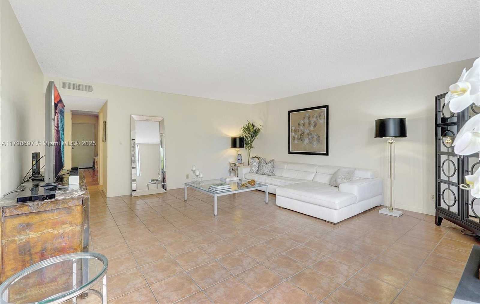 Small Image of 3350 NORTH EAST 192 ST #3G-B, Aventura Number 4