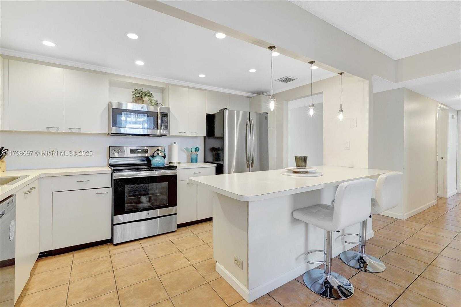 Small Image of 3350 NORTH EAST 192 ST #3G-B, Aventura Number 9