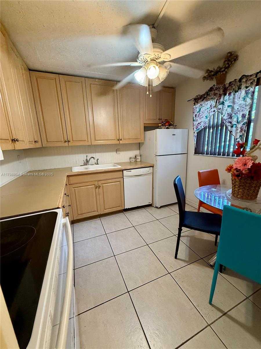 Small Image of 3060 HOLIDAY SPRINGS BLVD #104, Margate Number 10