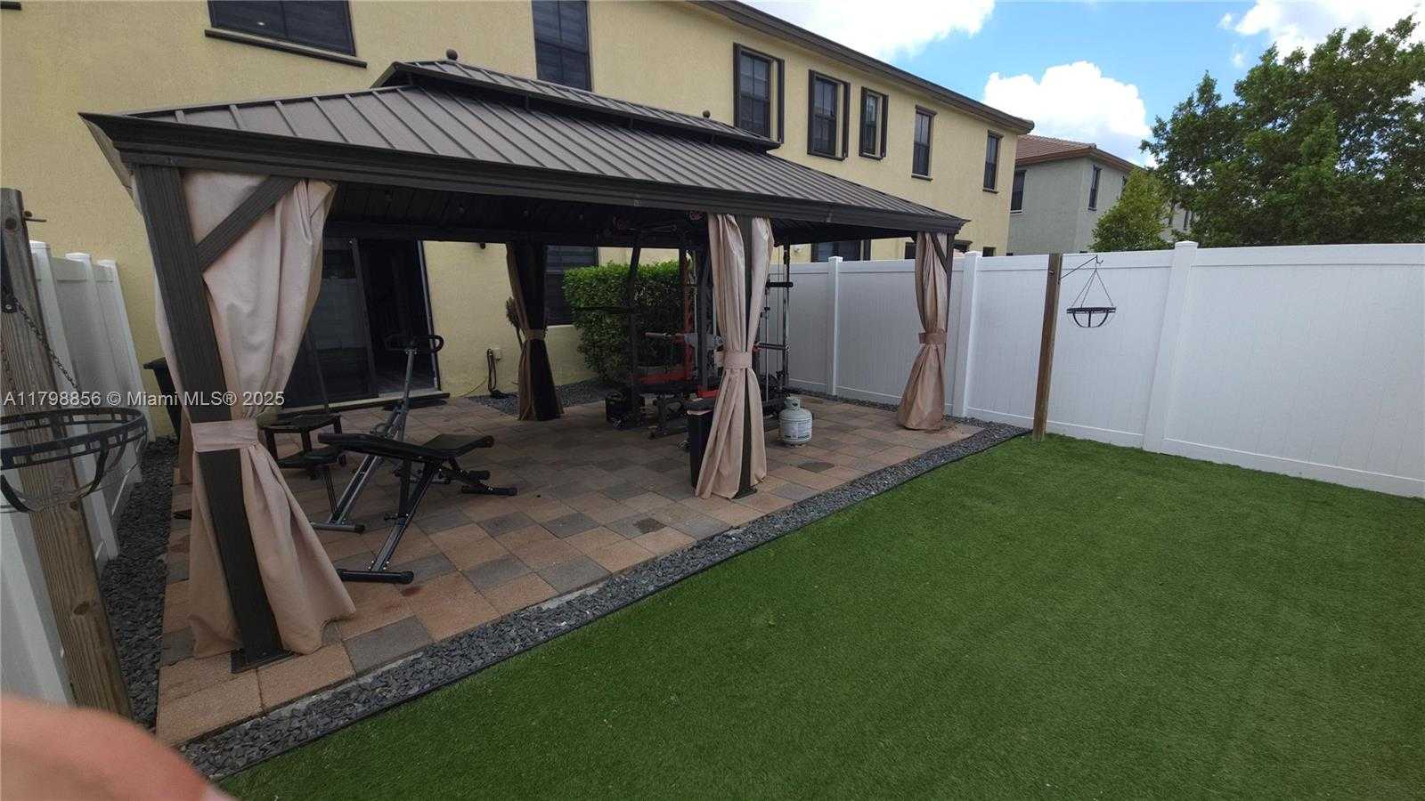 Small Image of 3431 WEST 106TH TER, Hialeah Number 4