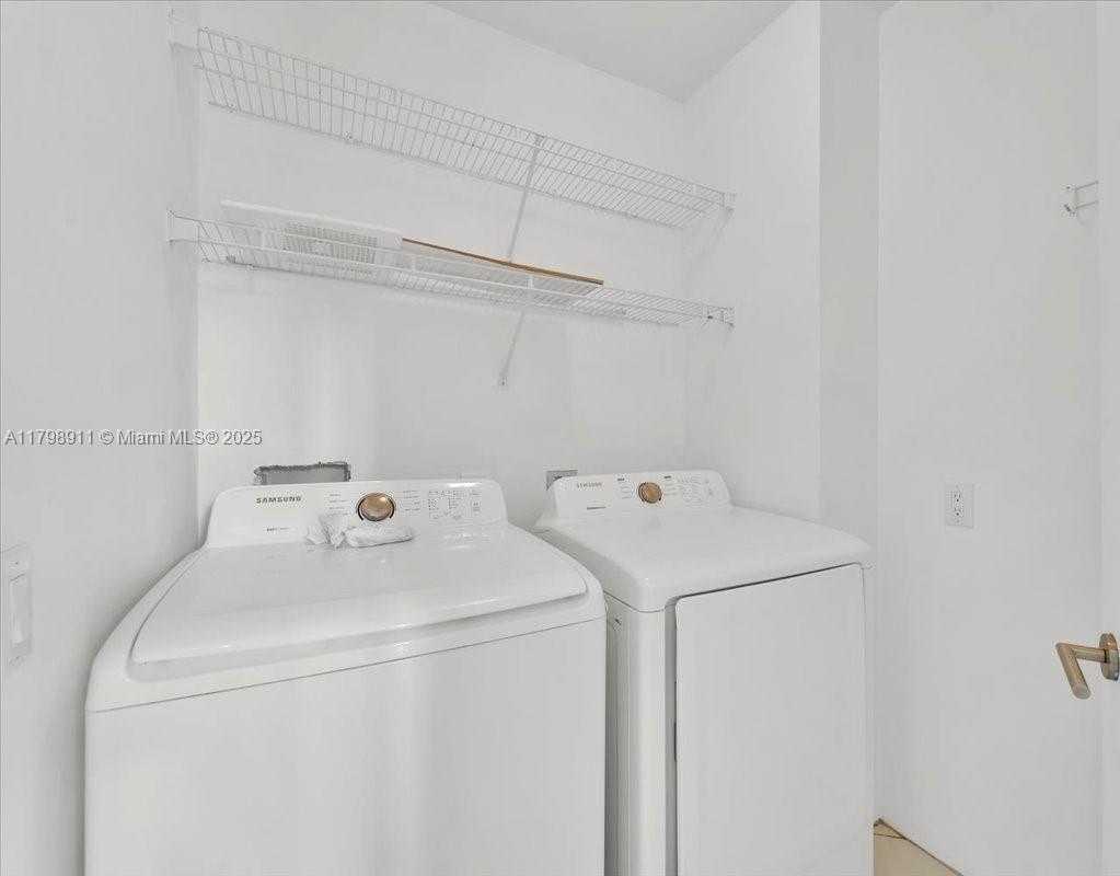 Small Image of 21205 YACHT CLUB DR #308, Aventura Number 17
