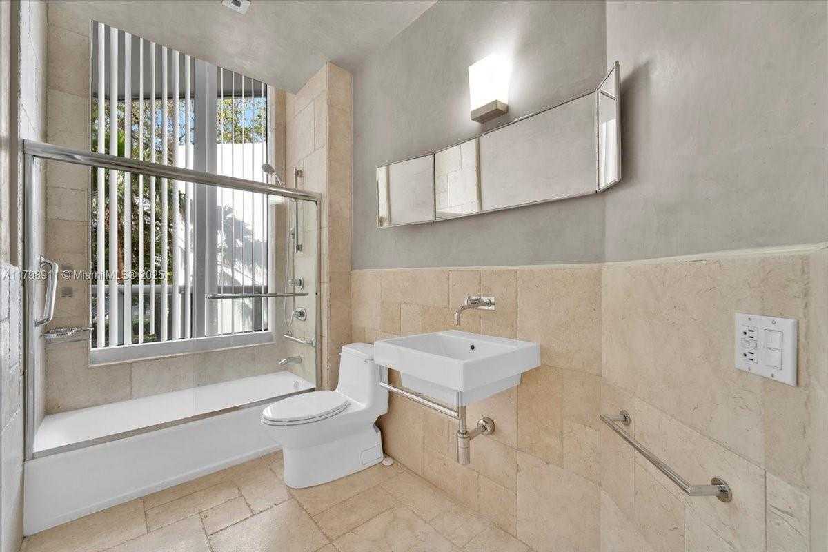 Small Image of 21205 YACHT CLUB DR #308, Aventura Number 18