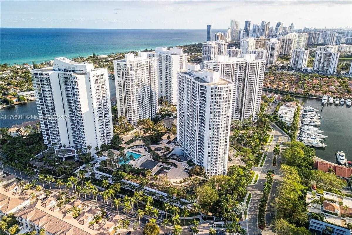 Small Image of 21205 YACHT CLUB DR #308, Aventura Number 2