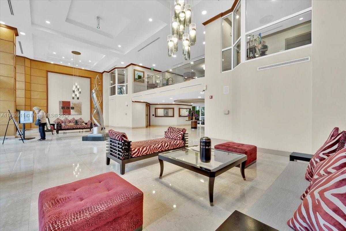 Small Image of 21205 YACHT CLUB DR #308, Aventura Number 20
