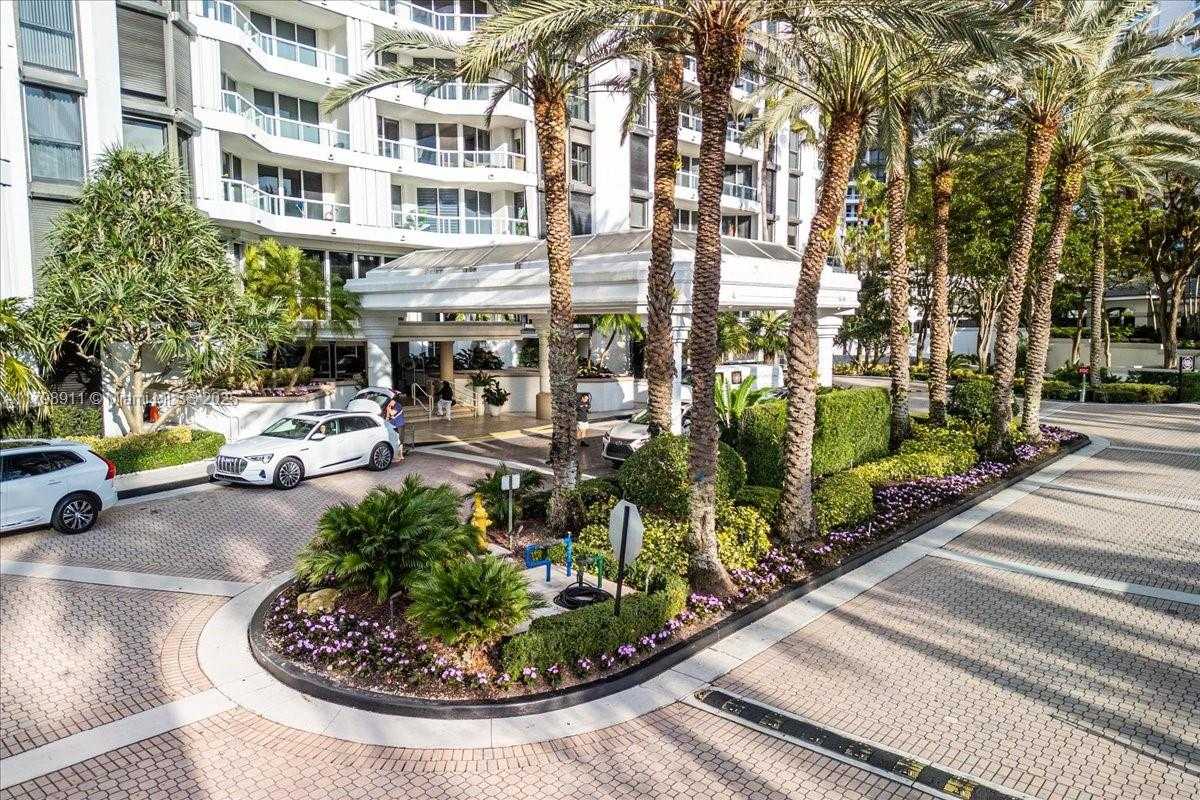 Small Image of 21205 YACHT CLUB DR #308, Aventura Number 3