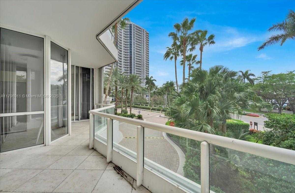 Small Image of 21205 YACHT CLUB DR #308, Aventura Number 5