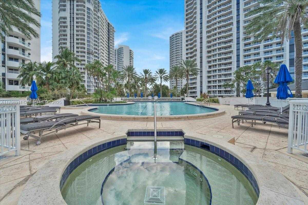 Small Image of 21205 YACHT CLUB DR #308, Aventura Number 6