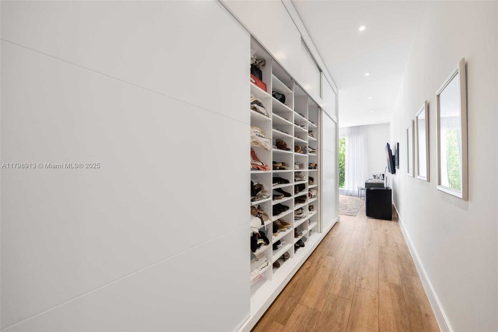 Small Image of 2916 CATALINA ST #2916, Coconut Grove Number 19