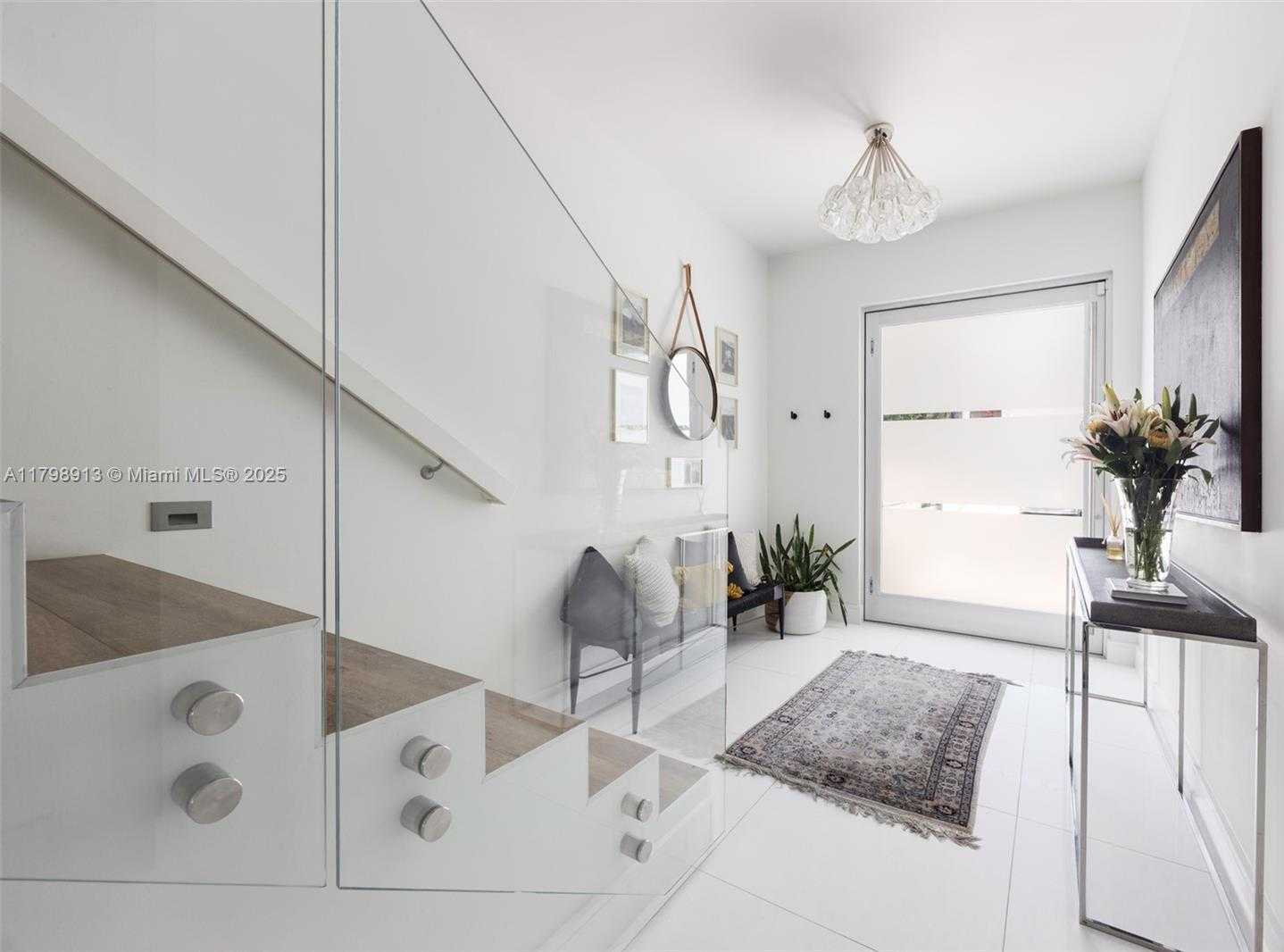 Small Image of 2916 CATALINA ST #2916, Coconut Grove Number 2