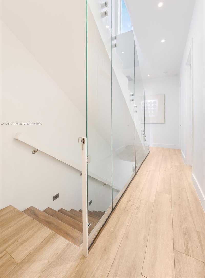Small Image of 2916 CATALINA ST #2916, Coconut Grove Number 21
