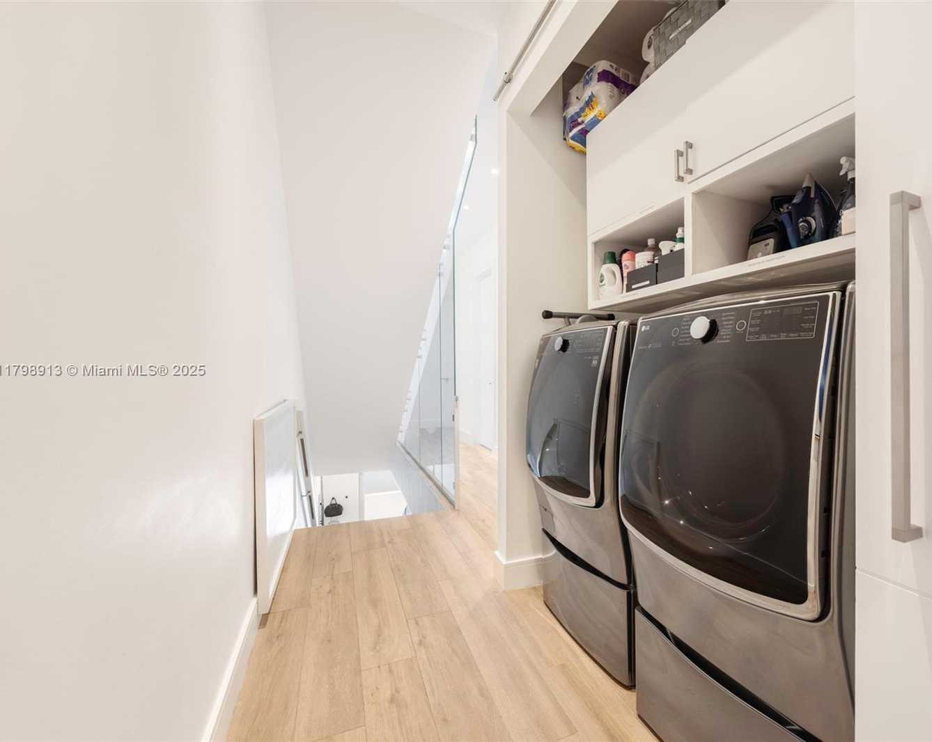 Small Image of 2916 CATALINA ST #2916, Coconut Grove Number 22