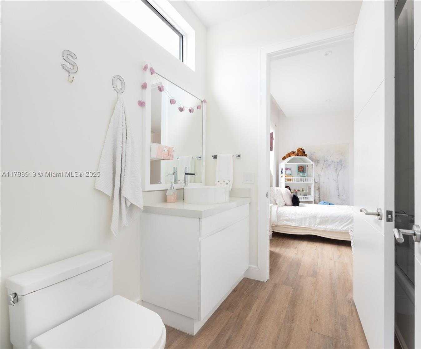 Small Image of 2916 CATALINA ST #2916, Coconut Grove Number 23