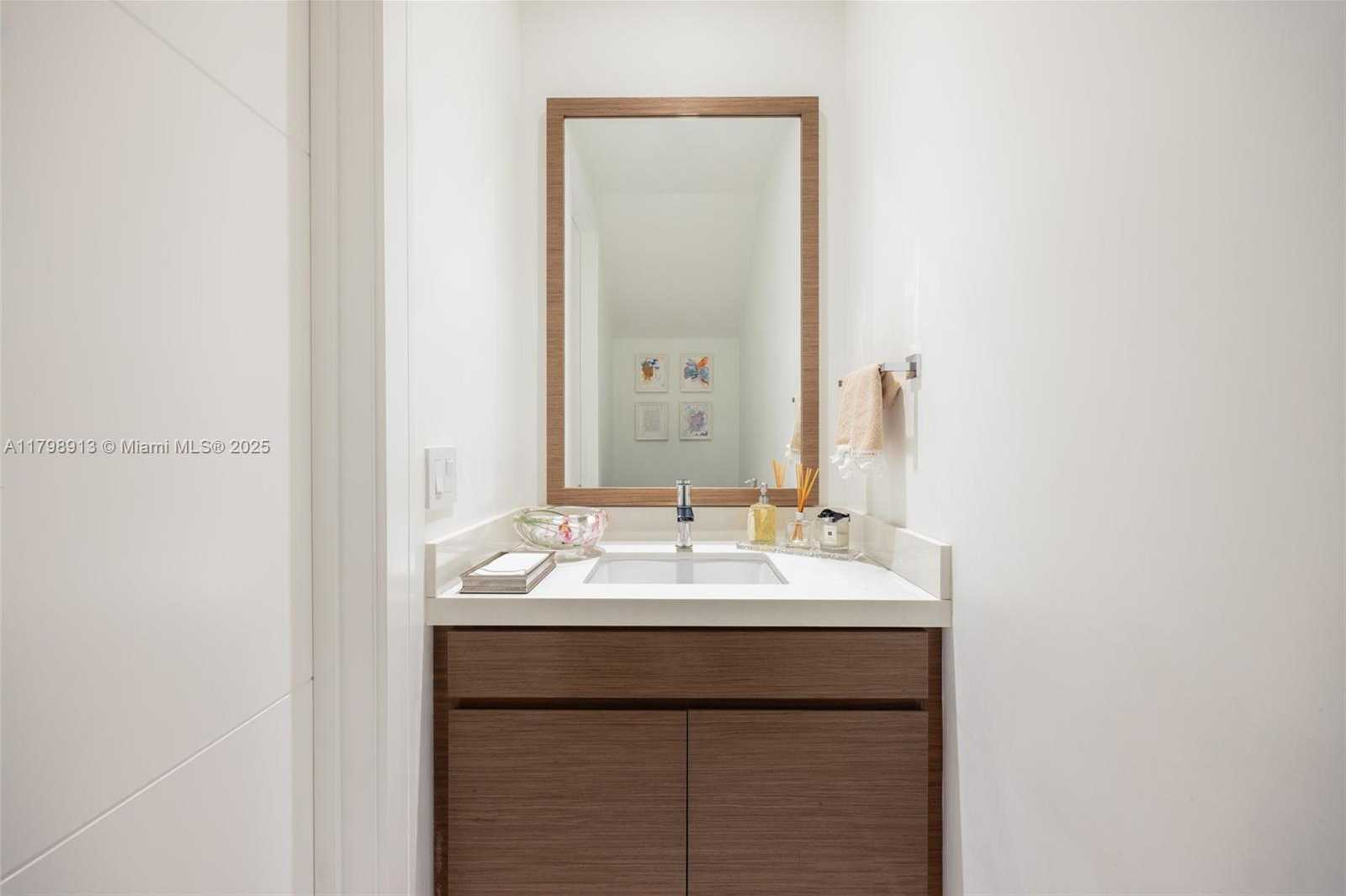 Small Image of 2916 CATALINA ST #2916, Coconut Grove Number 26