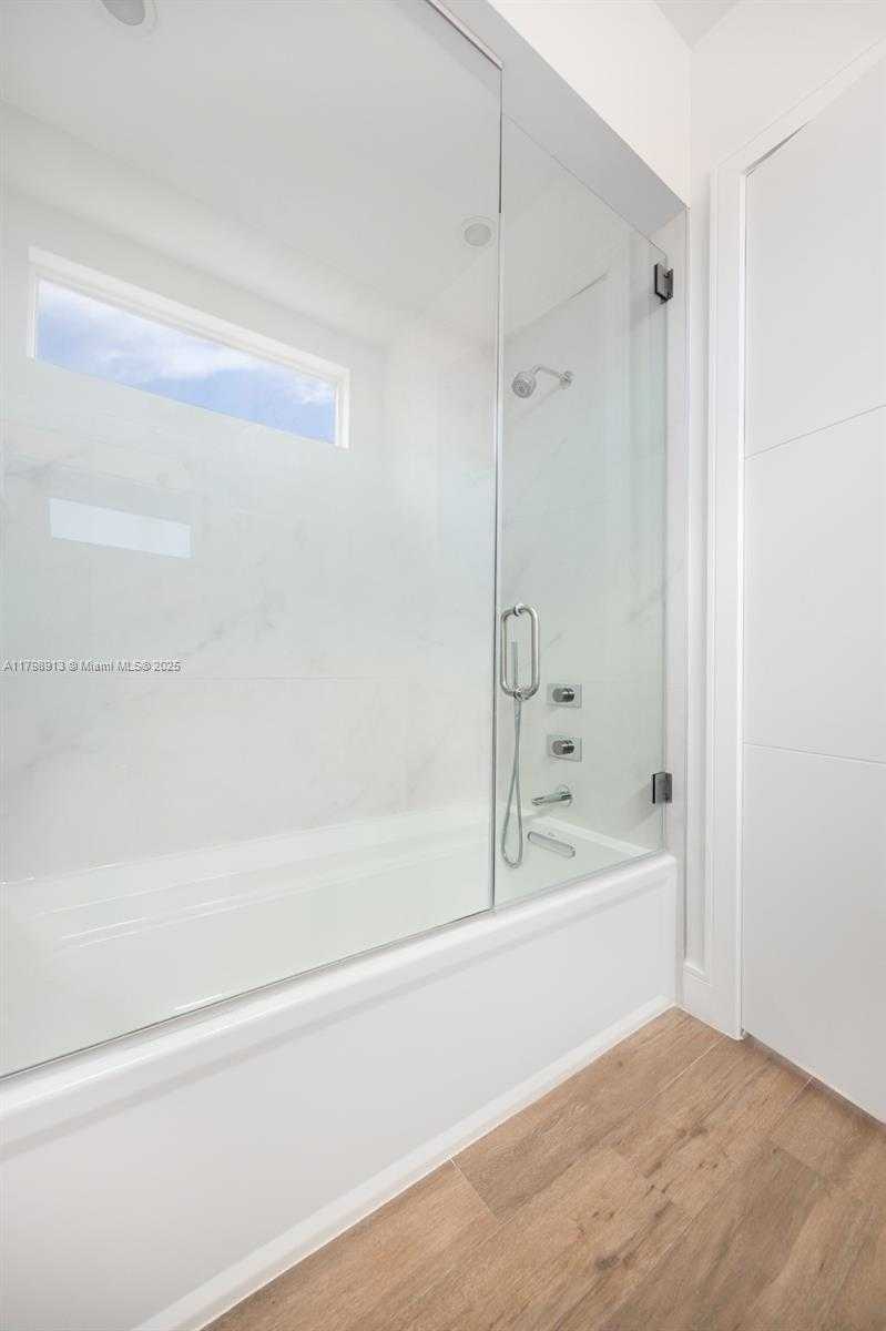 Small Image of 2916 CATALINA ST #2916, Coconut Grove Number 27