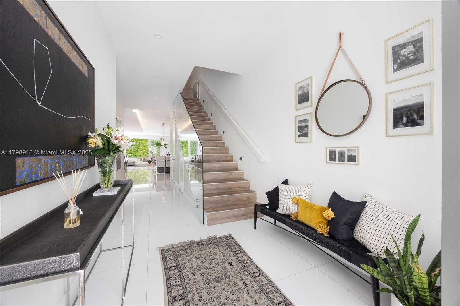 Small Image of 2916 CATALINA ST #2916, Coconut Grove Number 3