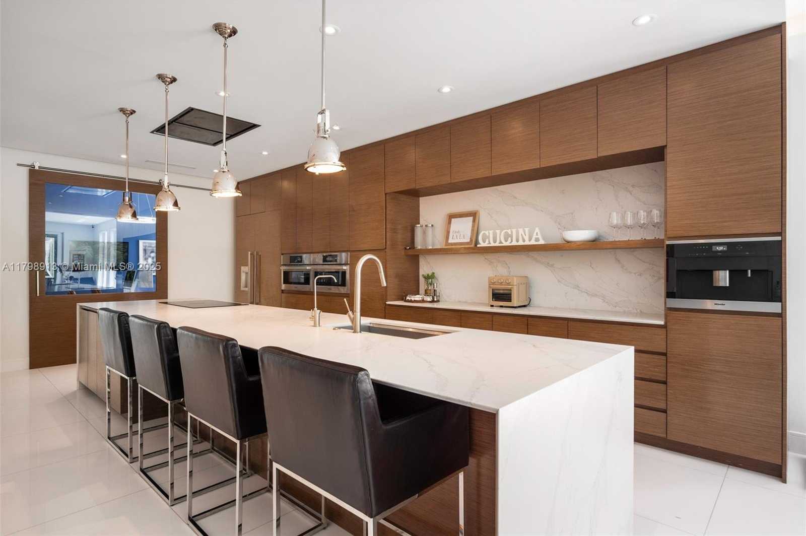 Small Image of 2916 CATALINA ST #2916, Coconut Grove Number 7