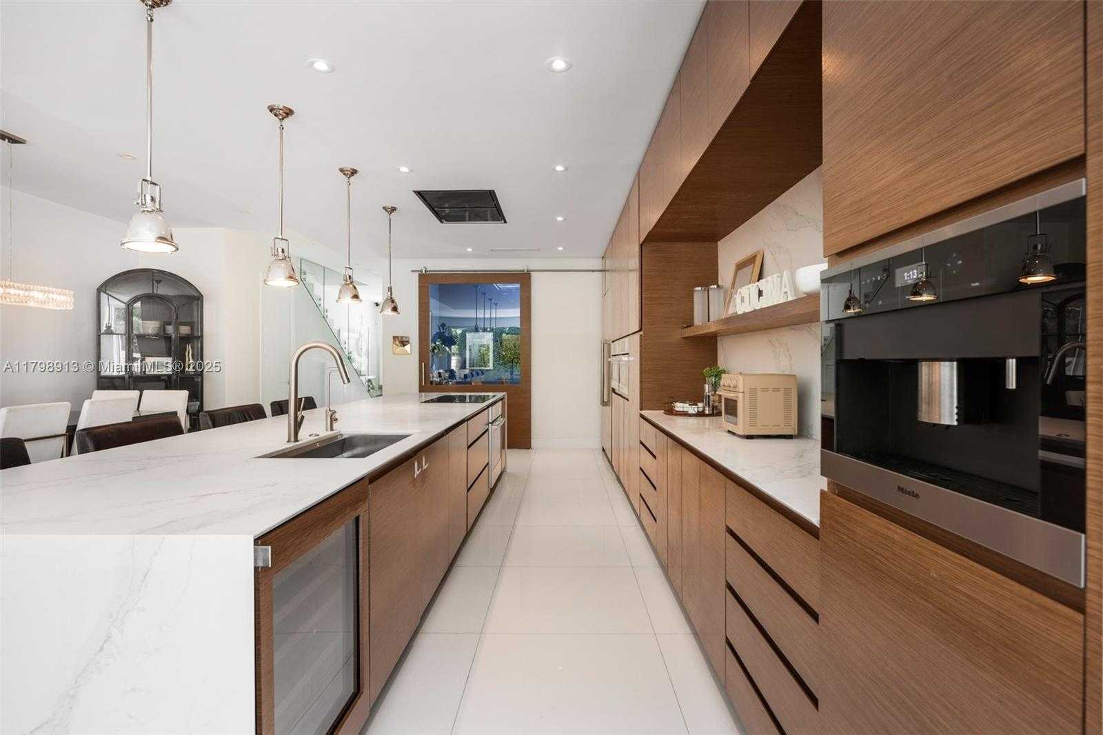 Small Image of 2916 CATALINA ST #2916, Coconut Grove Number 8