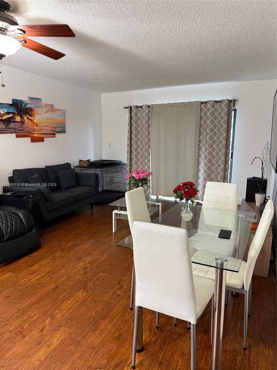 Small Image of 8290 LAKE DR #206, Doral Number 5